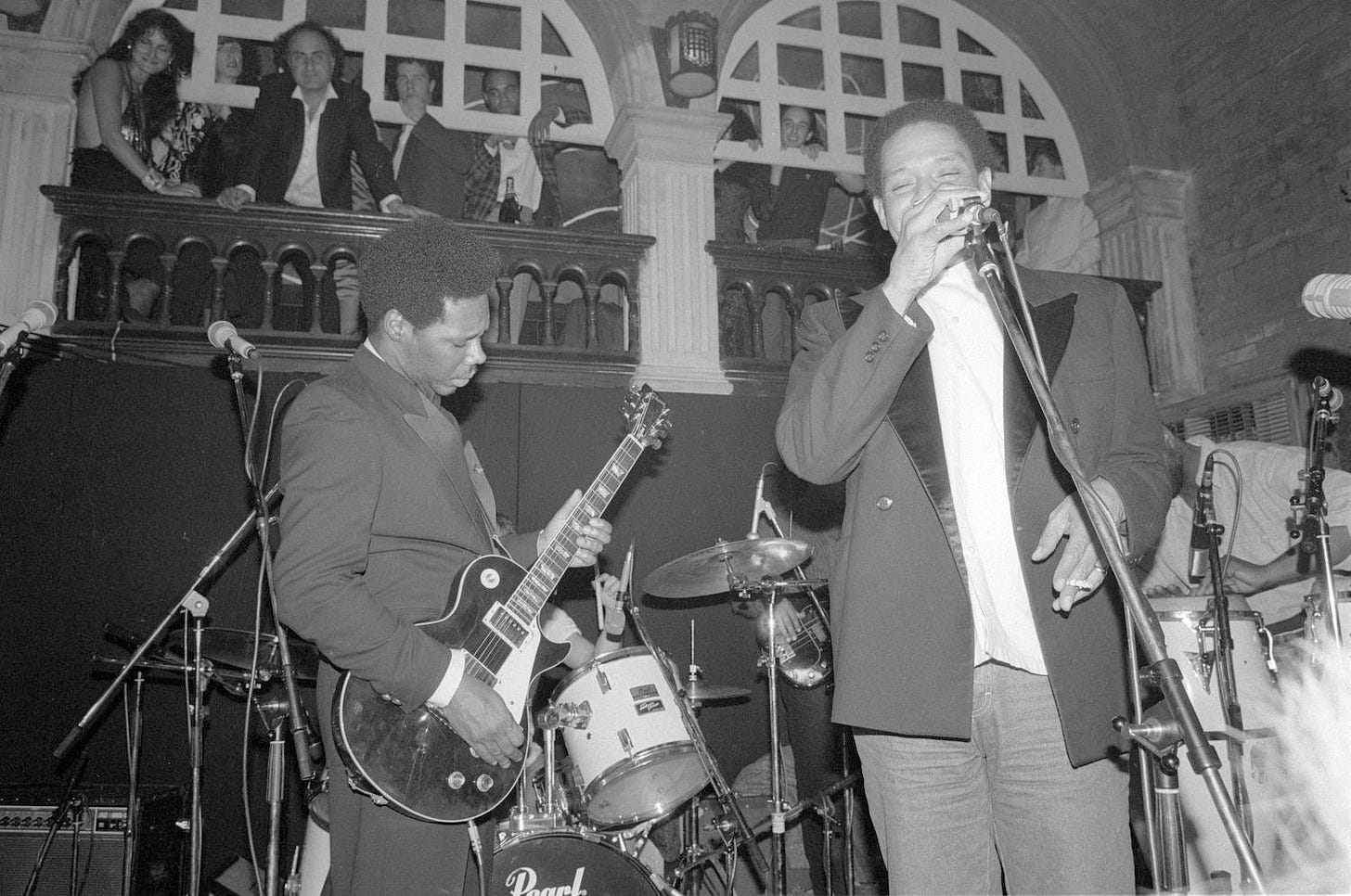 Nile Rodgers on Twitter: "Me and Al Jarreau performing at my birthday party  in '86. http://t.co/2JunE03cpg http://t.co/pLsU0mXPDL" / Twitter