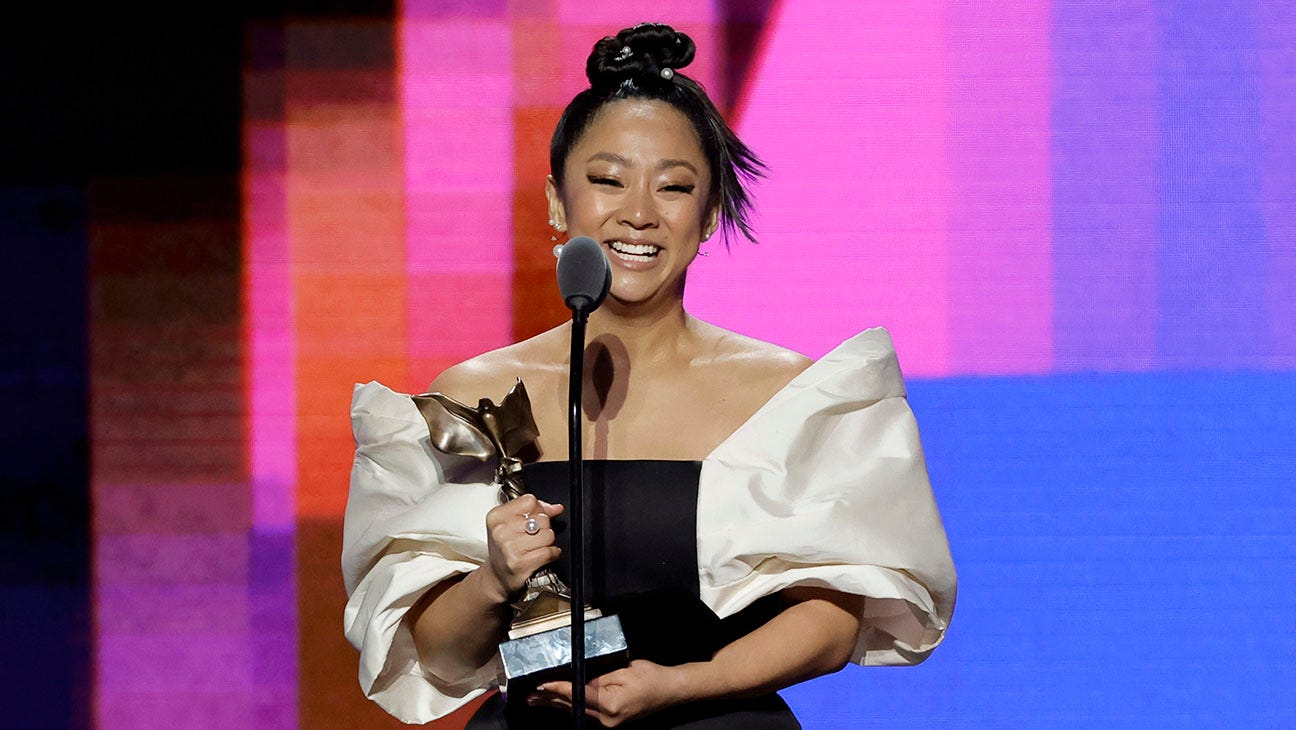 Stephanie Hsu Wins Spirit Award for Everything Everywhere All at Once – The  Hollywood Reporter