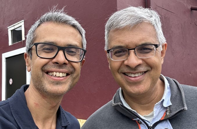 jay bhattacharya and aseem malhotra taking a selfie together