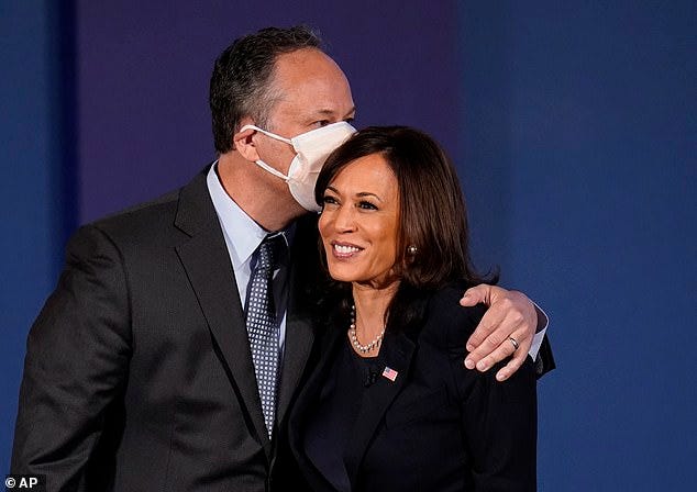 Karen Pence takes off her mask to join her husband Mike at debate ...