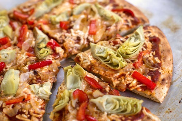 Vegan artichoke and red bell pepper pizza2