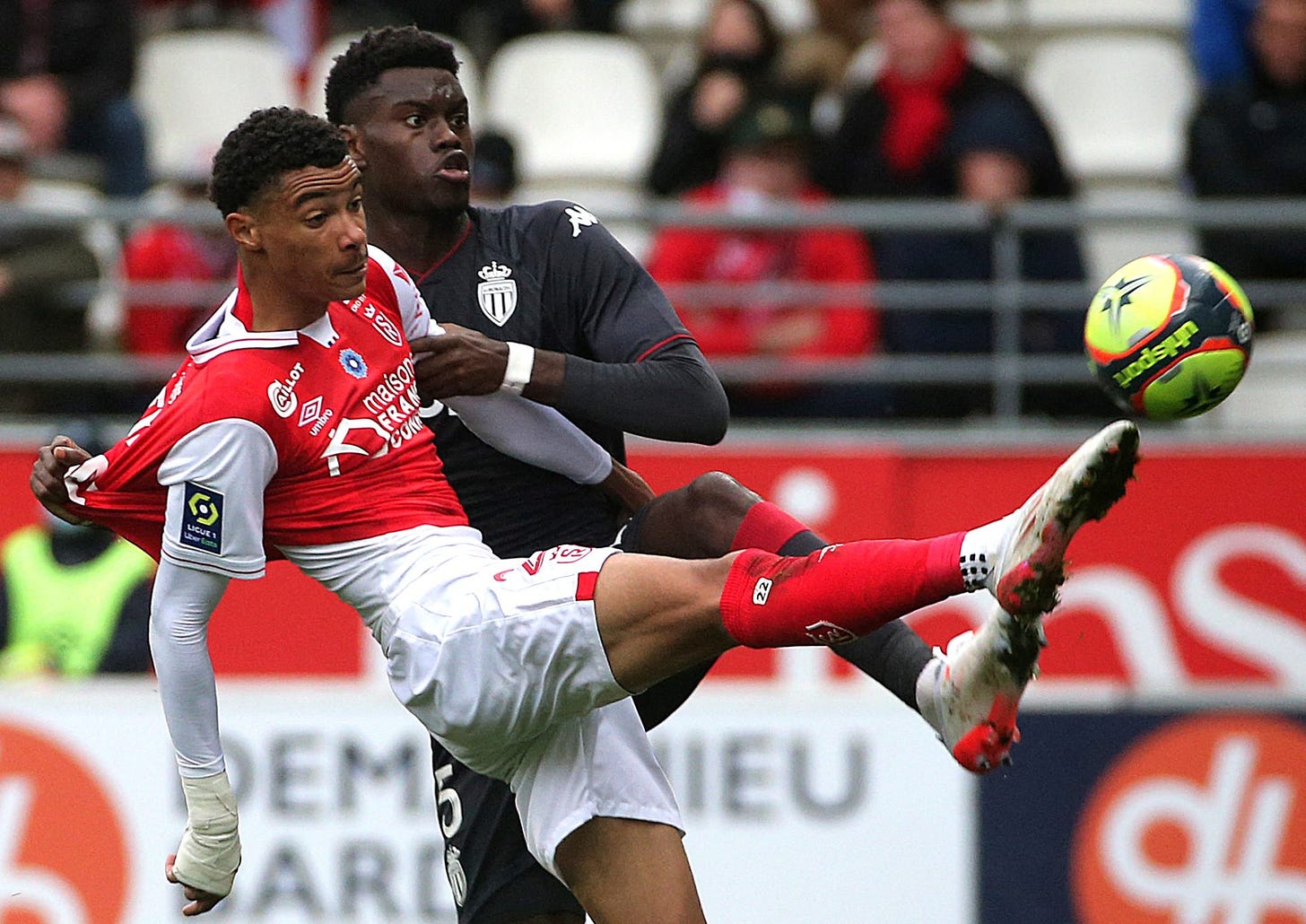 Reims' French forward Hugo Ekitike (L) fights for the ball with Monaco's French defender Benoit Badiashile Mukinayi (R)  during the French L1 football match between Stade de Reims and AS Monaco at Stade Auguste-Delaune in Reims, northern France on November 7, 2021. (Photo by FRANCOIS NASCIMBENI / AFP) (Photo by FRANCOIS NASCIMBENI/AFP via Getty Images)