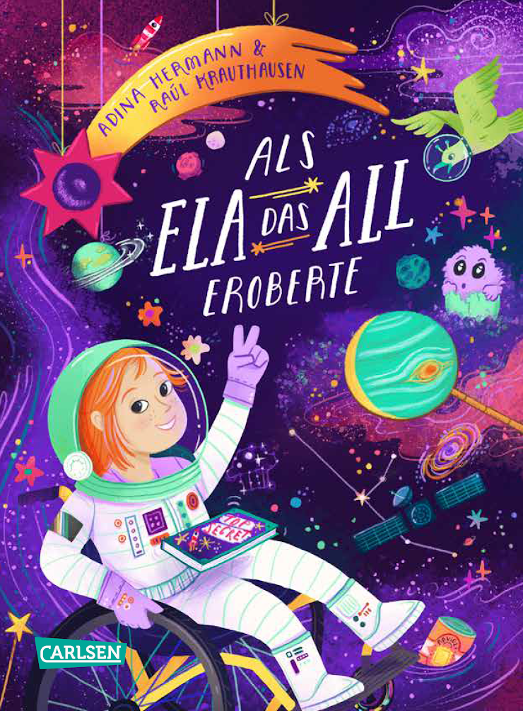 Book cover of 'Als Ela das All eroberte' depicting a young astronaut floating in space with planets, stars, and a green bird-like creature around. The astronaut is smiling, holding a book titled 'Space Rules', and is seated in a wheelchair. The title and author names, Adina Hermann & Raul Krauthausen, are displayed at the top. The bottom shows the Carlsen publishing house logo.