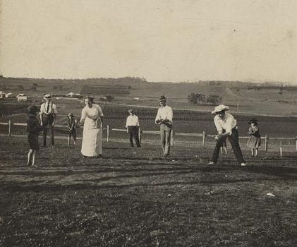 Game of rounders on Christmas Day at Baroona, Glamorgan Vale, 1913.jpg