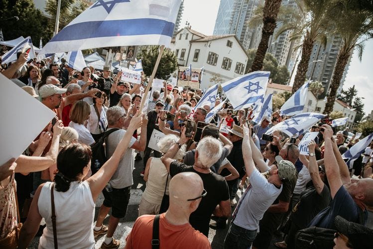 В Тель-Авиве прошли демонстрации против правительства – фоторепортаж