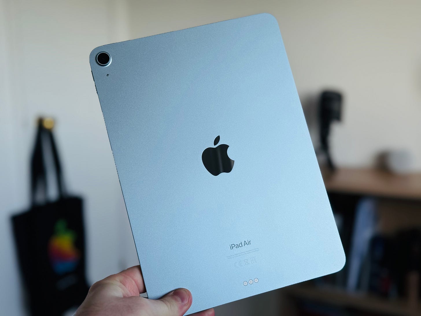 iPad Air M2 in Blue