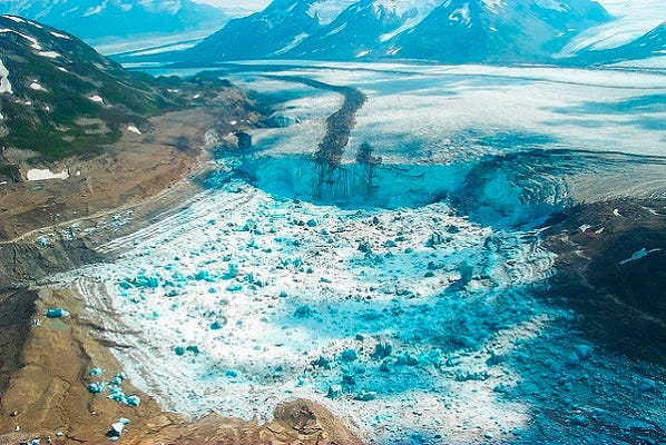 Icebergs on dry land after a jökulhlaup drained Iceberg Lake (Wrangell-St. Elias National Park, AK) Icebergs on dry land after a jökulhlaup drained Iceberg Lake (Wrangell-St. Elias National Park, AK)