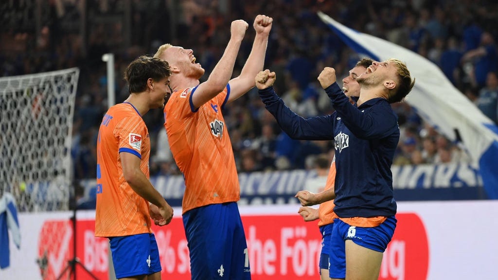Vor FCM-Spiel: Darmstadt 98 schickt Schalke 04 mit irrem Comeback-Sieg ins  Chaos