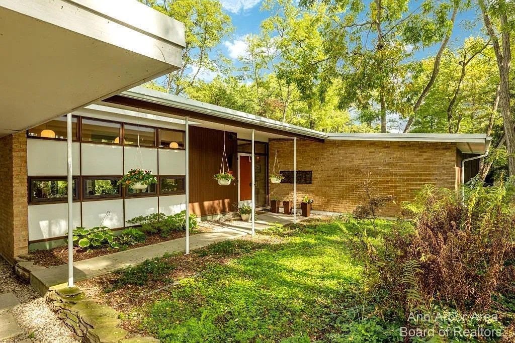 The 1958 Forsythe House by James Livingston - $650,000