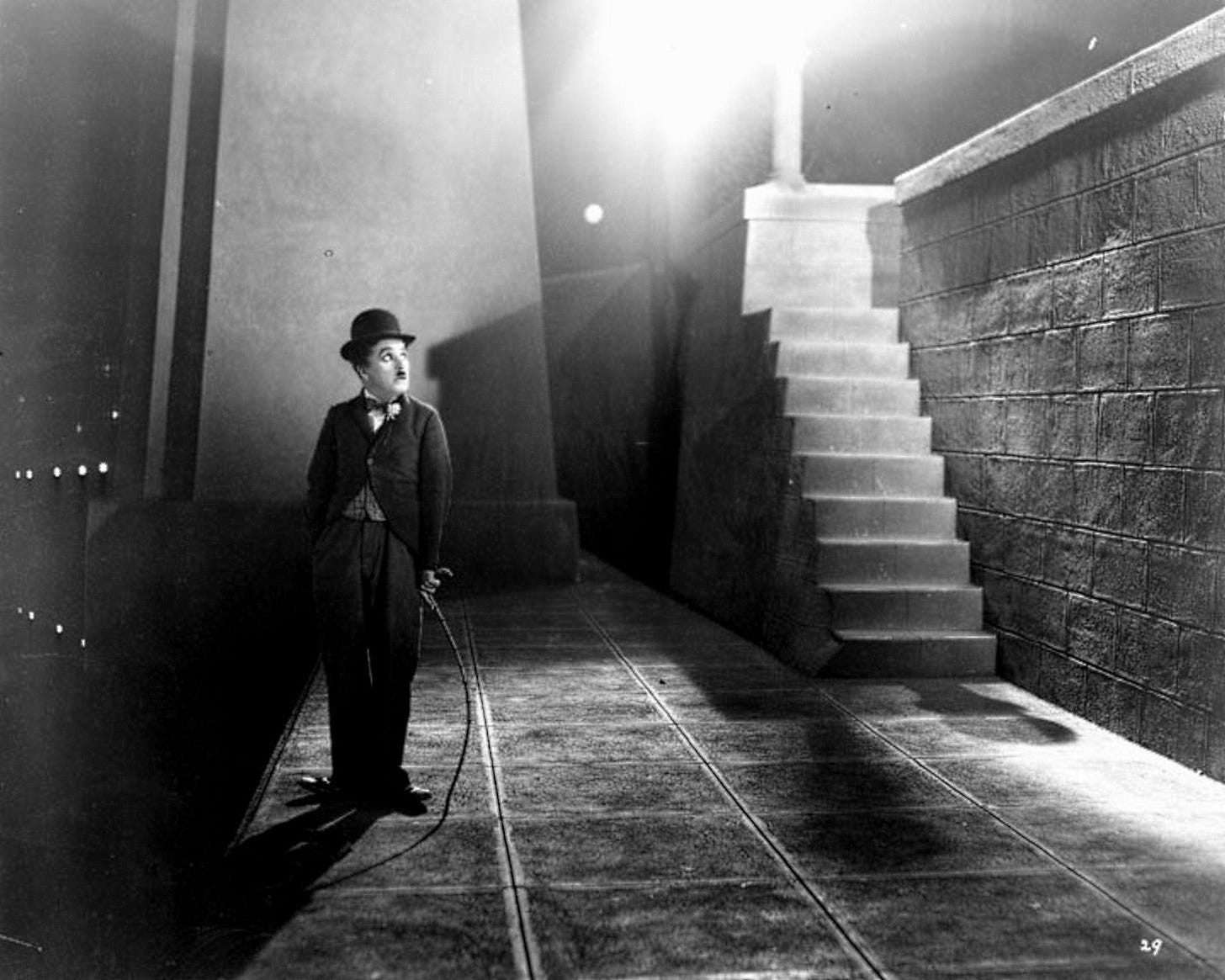 http://images2.fanpop.com/image/photos/14400000/City-Lights-charlie-chaplin-14440716-1600-1280.jpg