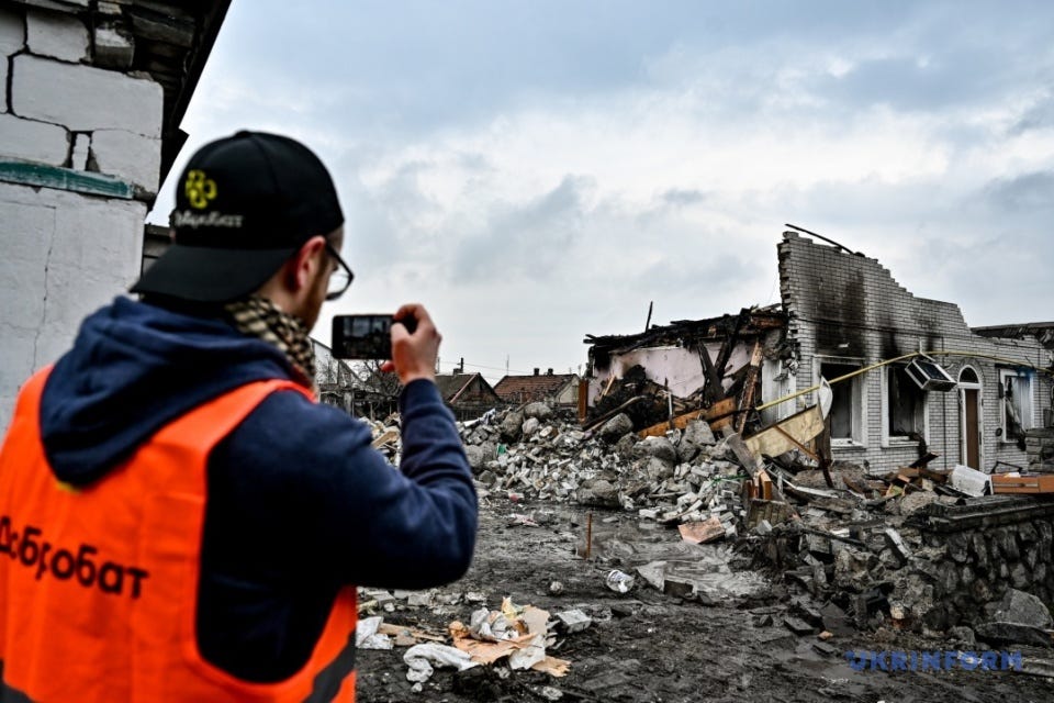 Ukraine's Dobrobat battalion helps restore destroyed houses / Photo: Dmytro Smolienko, Ukrinform