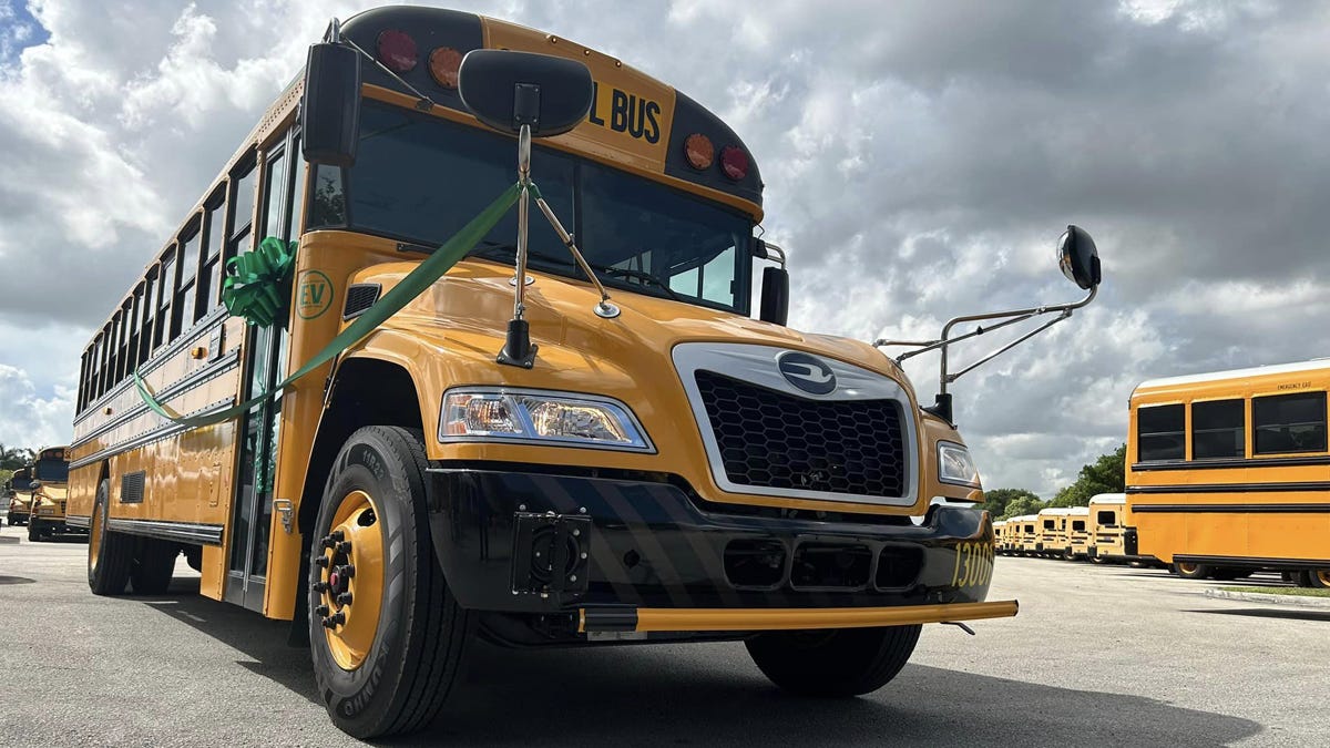 Miami-Dade adds 20 new electric school buses to fleet ahead of new school  year – NBC 6 South Florida