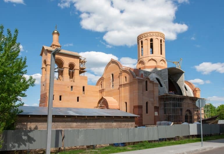 In the history of Christianity, modern Moscow has become a record city for the number of churches under construction at the same time.