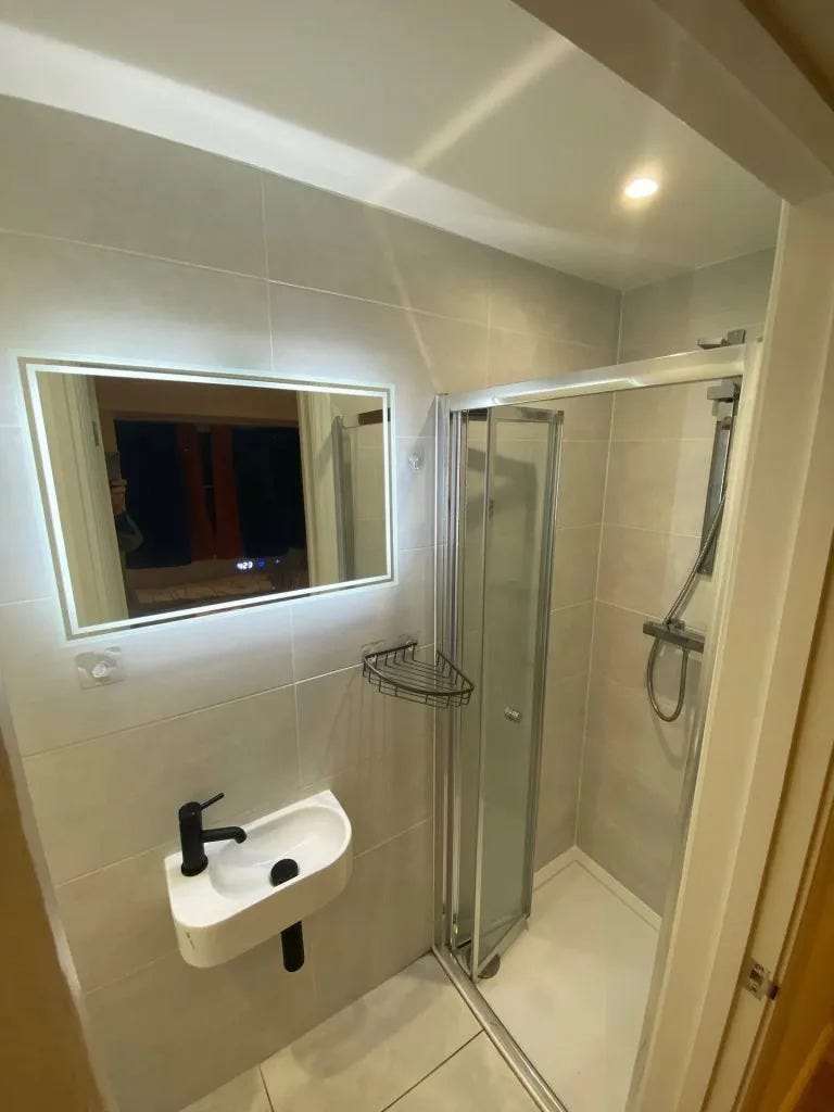 The shared bathroom. Jam Press/Airbnb