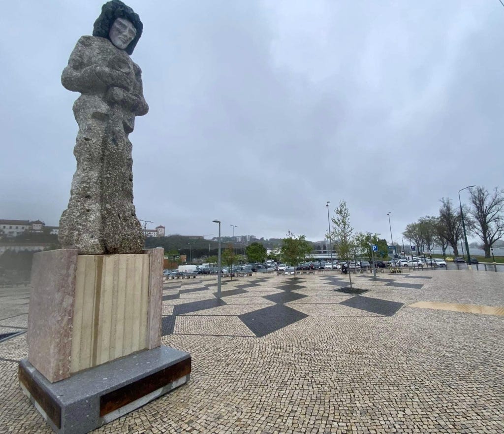 Nova estátua de D. Afonso Henriques já está exposta em Coimbra - Mais  Guimarães