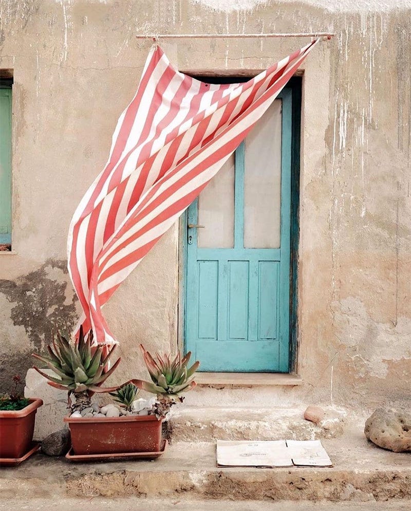 color story: red & white stripe.