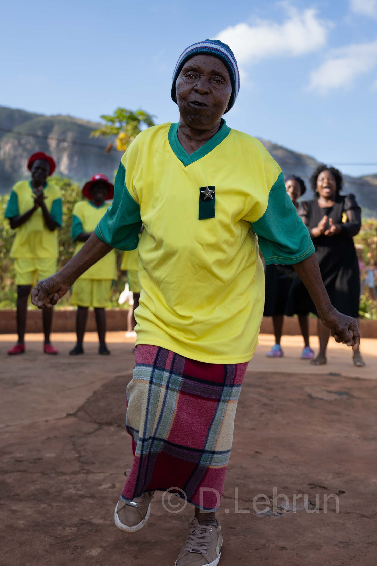 Les allocations de retraite étant très faibles, les personnes de ce centre de soins quotidiens pour personnes âgées ont souvent faim, Thisipe, Afrique du Sud 2024 (photo/Dorothée Lebrun).