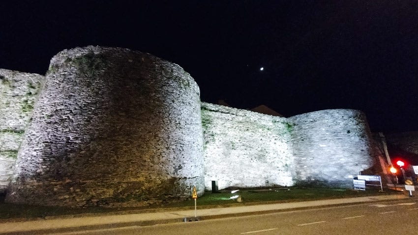 Murallas de Lugo por la noche