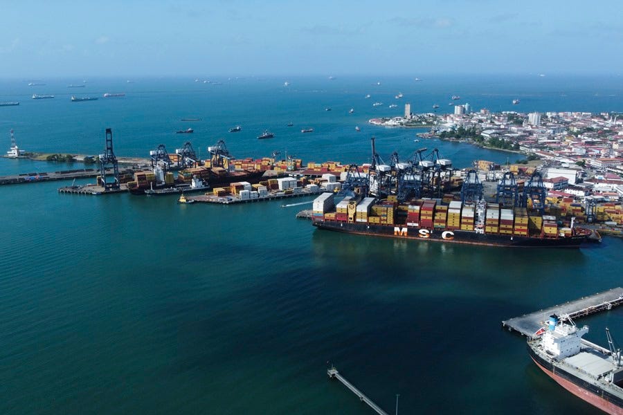 Quiénes controlan los puertos que rodean el canal de Panamá?