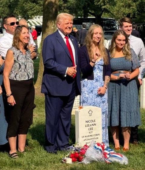 Trump Gives A Thumbs Up Above A Dead Soldier's Grave : r/pics