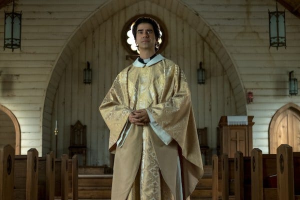 Midnight Mass' Premiere Recap: Episode 1 — Netflix – TVLine