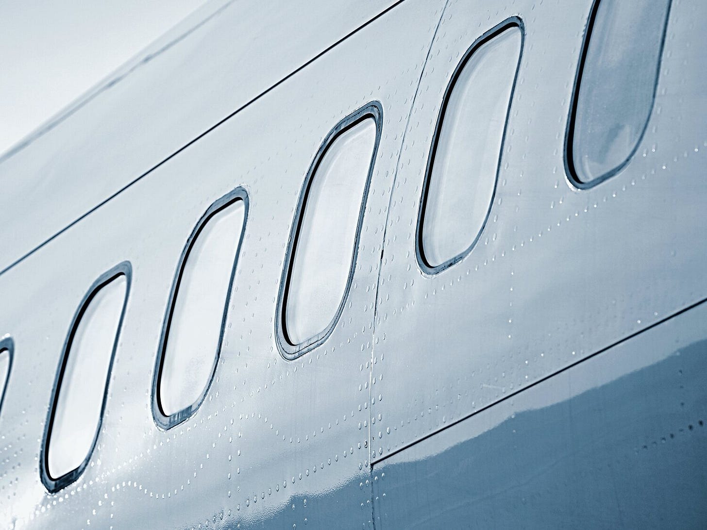 El motivo por el que las ventanas de los aviones son siempre redondas - Los  Replicantes