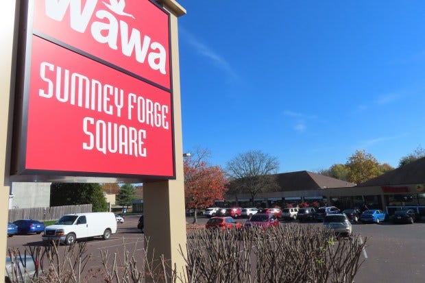 Cars sit parked in the parking lot of the Wawa convenience store in the "Sumney Forge Station" shopping center in Upper Gwynedd in November 2022. (Dan Sokil - MediaNews Group)