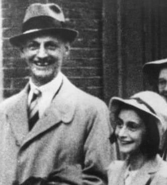 Challengers vow to publish Anne Frank diaries as foundation moves to keep  control of copyright | Anne Frank | The Guardian