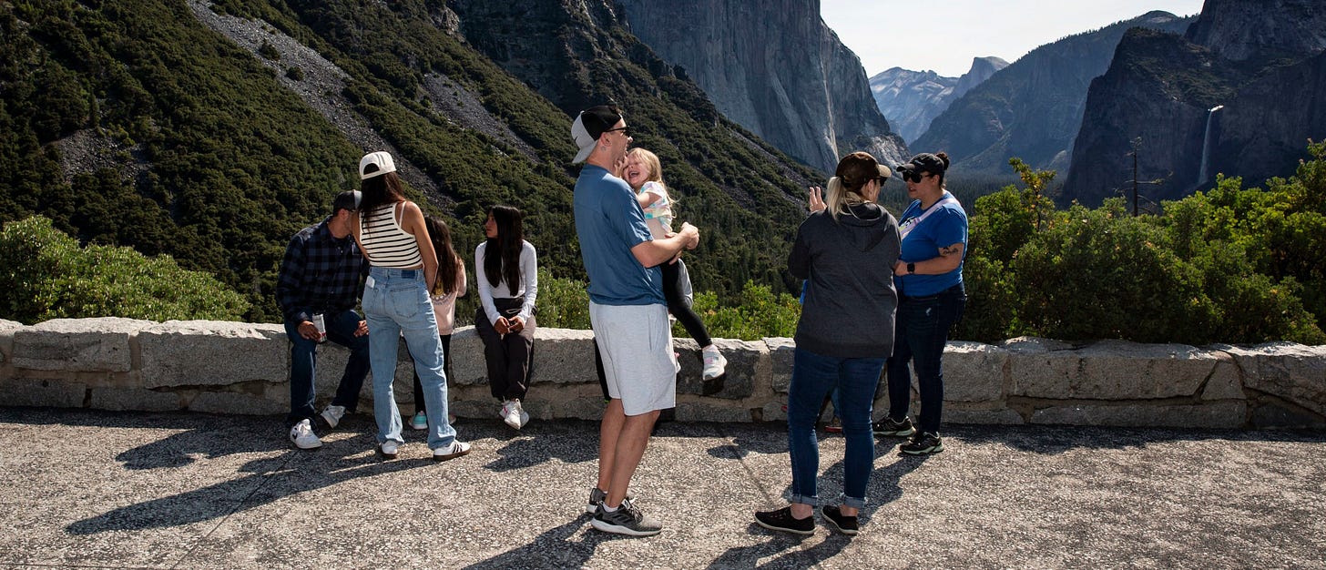 Grandes multidões de verão no Parque Nacional de Yosemite