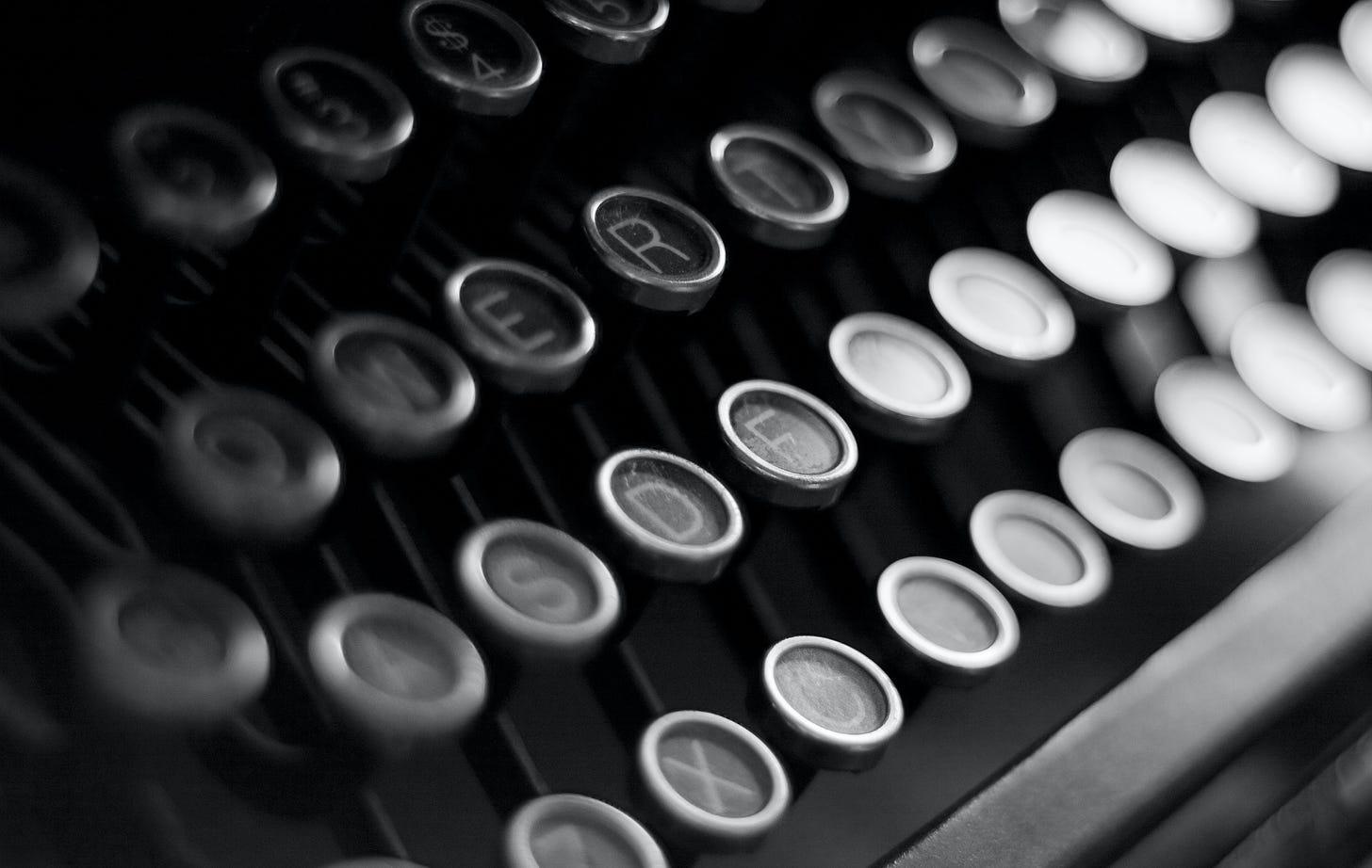 black and white photo of a typewriter keyboard