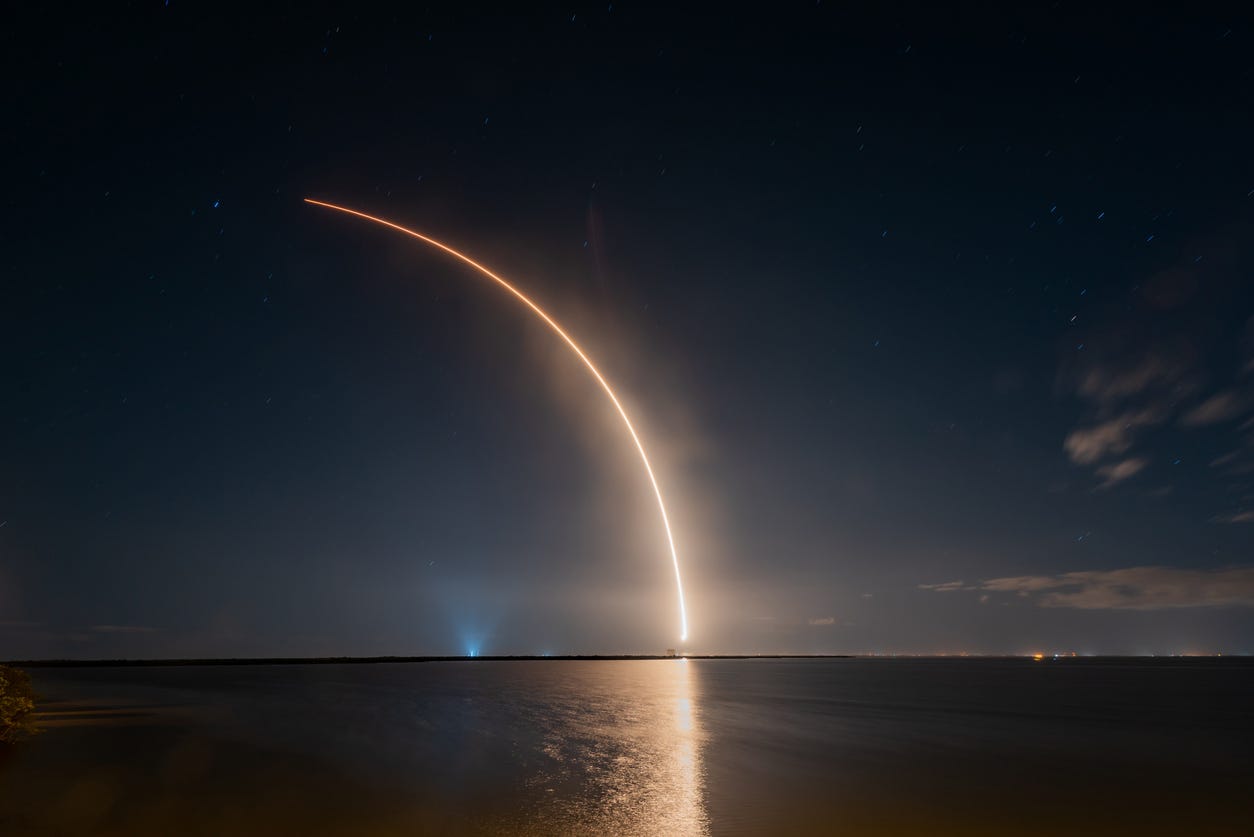 Long exposure of a Falcon 9 launch in 2021 of 60 Starlink Internet Satellites.