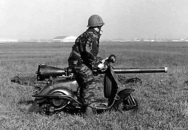 Vespa 150 TAP - 1956 bei den frz. Fallschirmjägern im Einsatz als Vespa mit Kanone