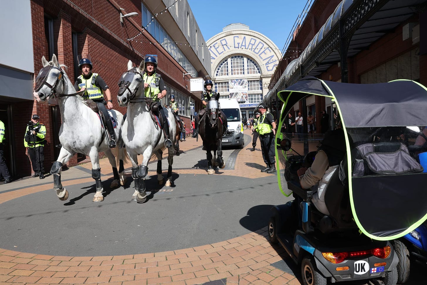 police by winter gardens