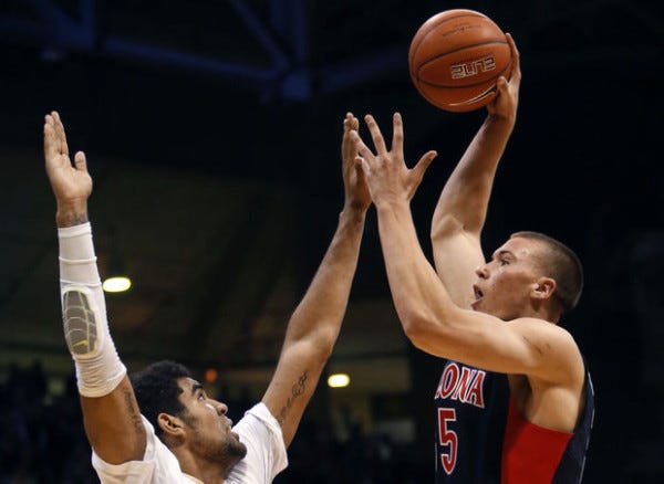 Kaleb Tarczewski scores for wildcats ncaa 2015