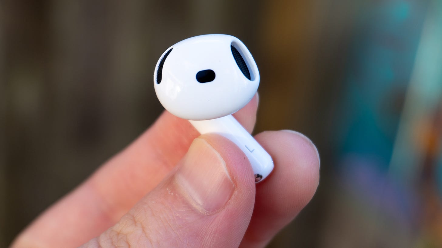 AirPods 4 earbud size