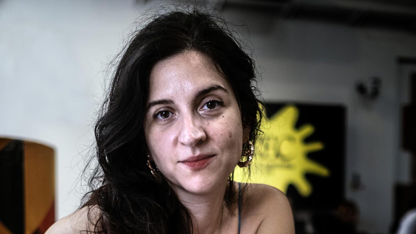 Carolina Bianchi, la artista que se droga en el escenario para denunciar la  violencia sexual