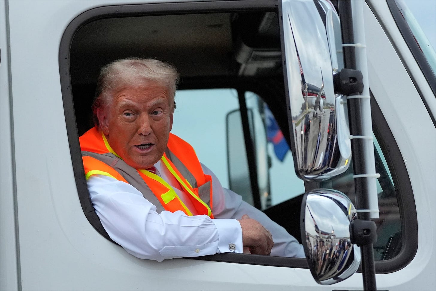 2024 election updates: Trump rides to rally in marked garbage truck - ABC  News