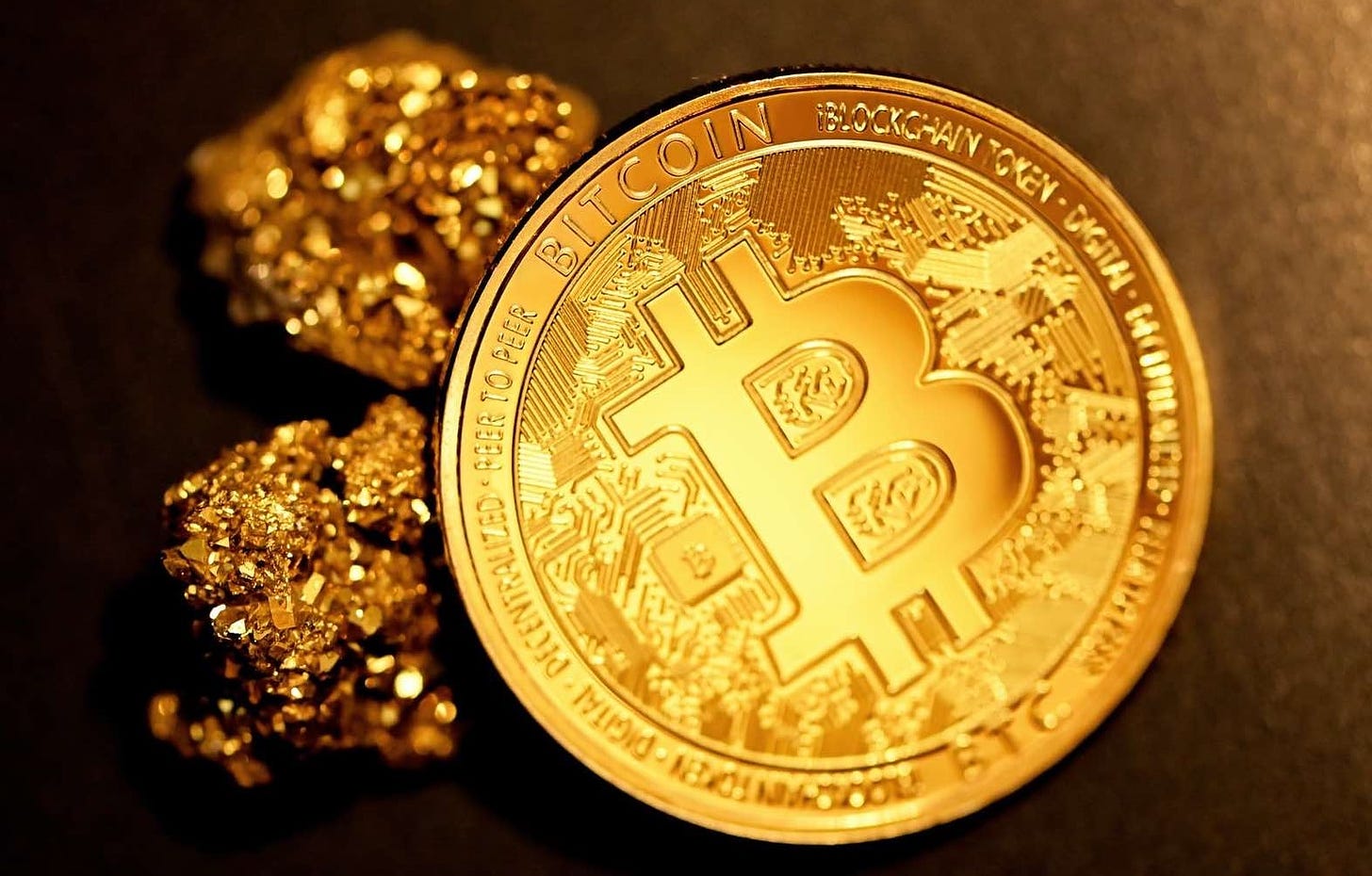 Bitcoin sobre pepitas de oro: oro digital