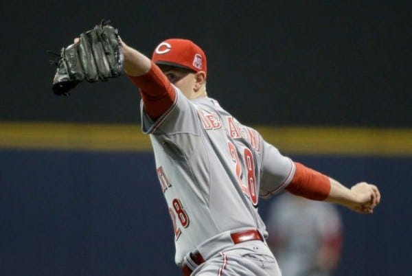 anthony desclafani throwing for reds 2015