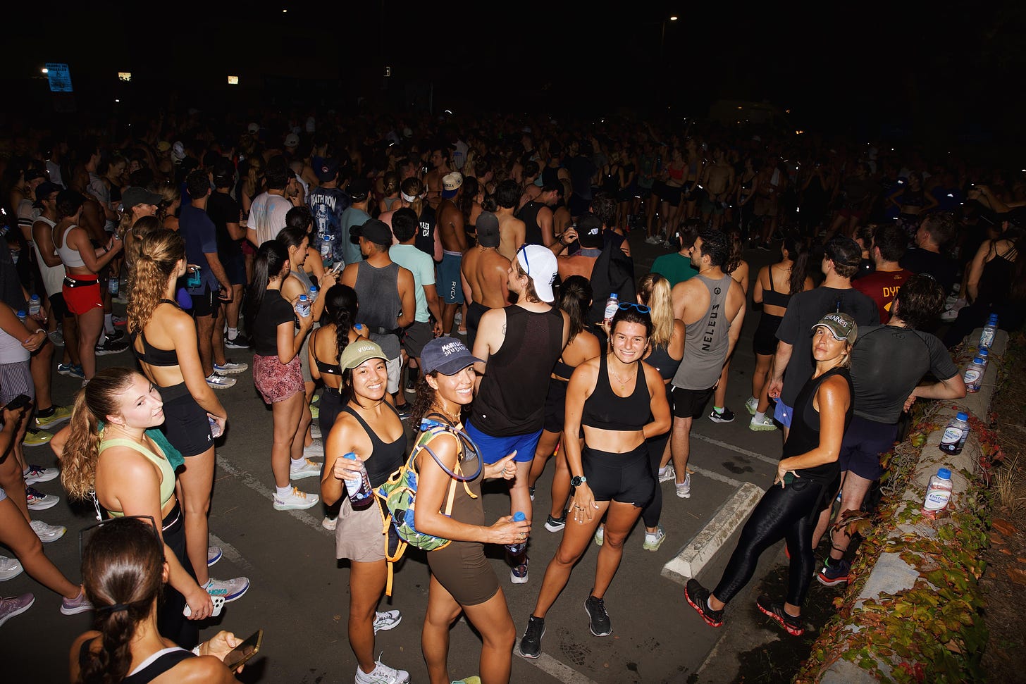 Some of the 1,100 at Venice Run Club’s historic Mobbin Wednesday last year © Grace Wilson / VRC