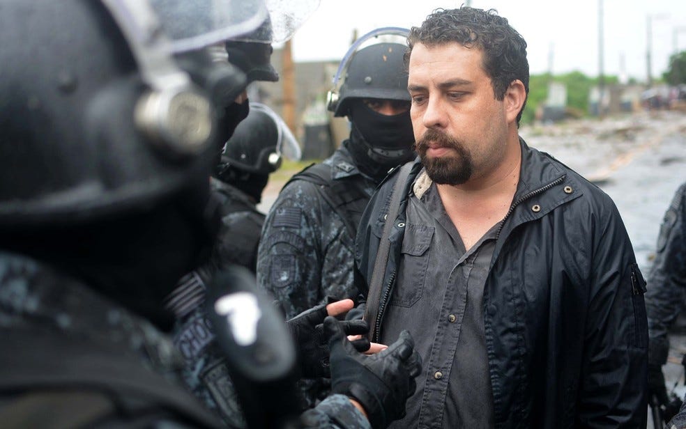 Líder do MTST, Guilherme Boulos, é liberado de delegacia após ser detido |  São Paulo | G1