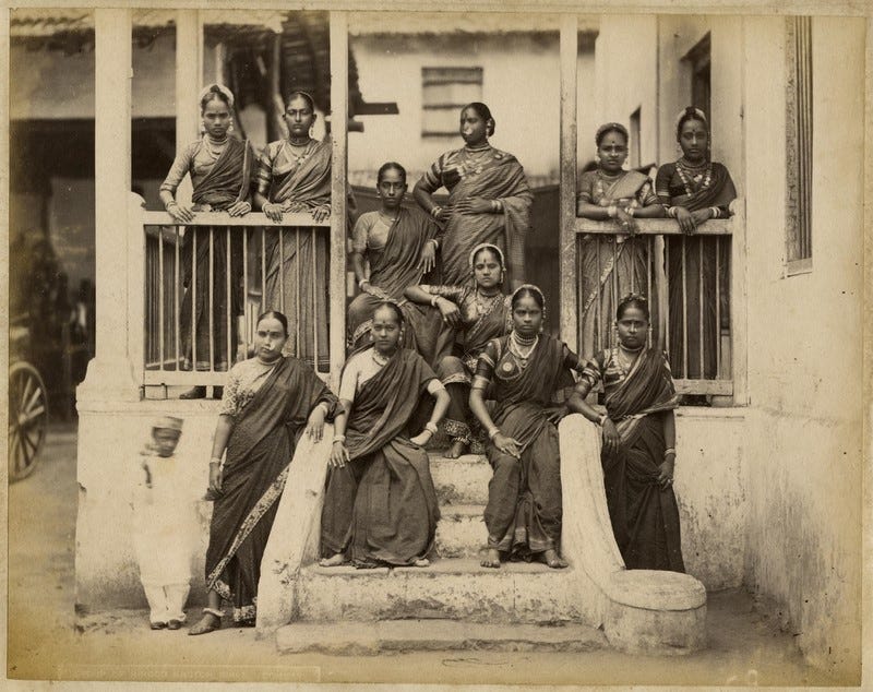 Nautch girls, Bombay (1880) : Courtesy:  Huronresearch