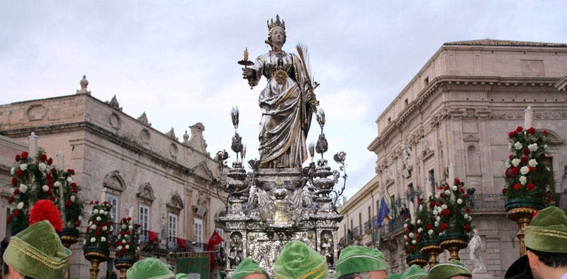 Saint Lucy’s Day in Sicily: carriages, legends, faith and tradition