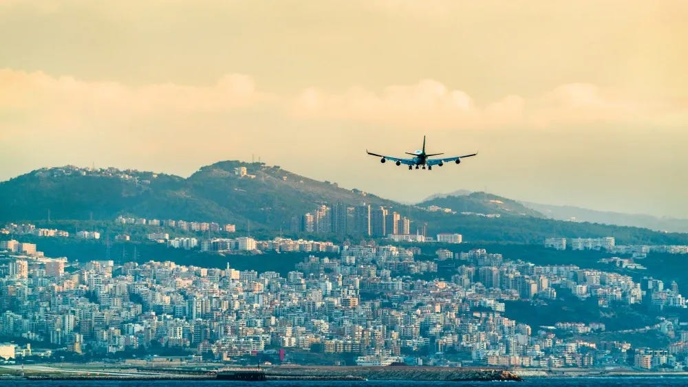 Avião pousa no aeroporto de Beirute