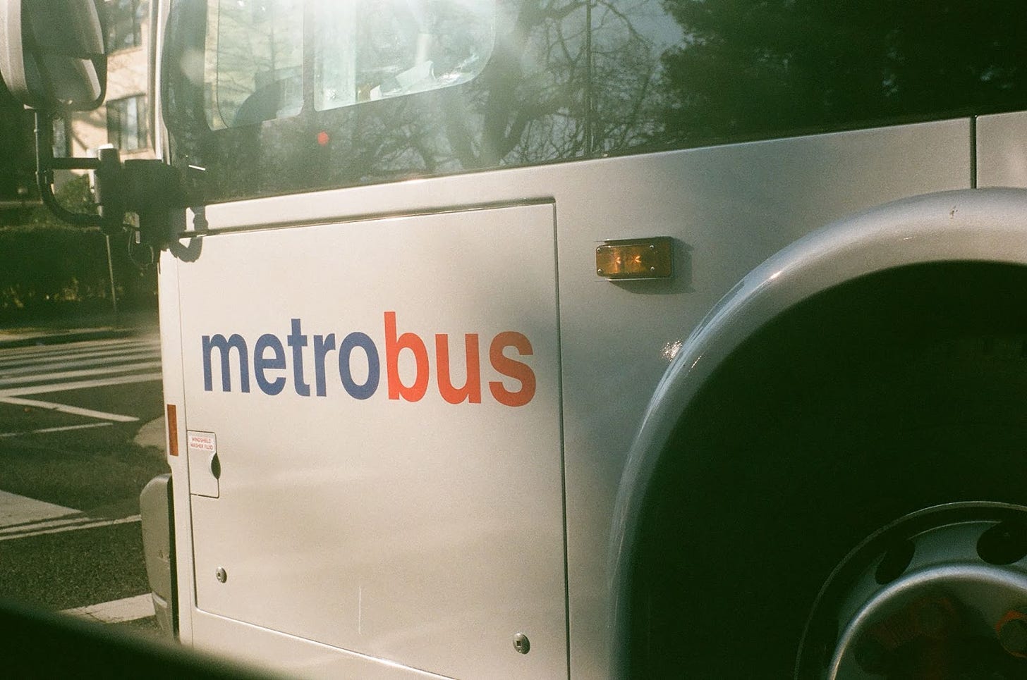 Photo of a Metrobus by Francisco Orantes
