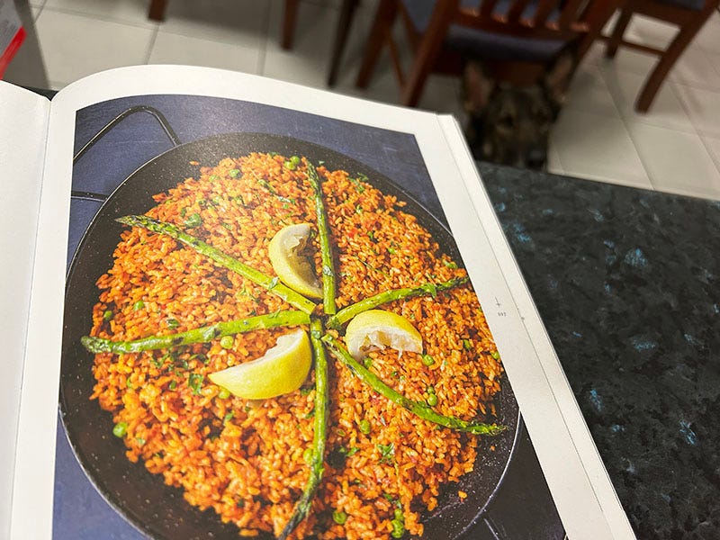 A picture of a perfectly cooked vegetable paella.