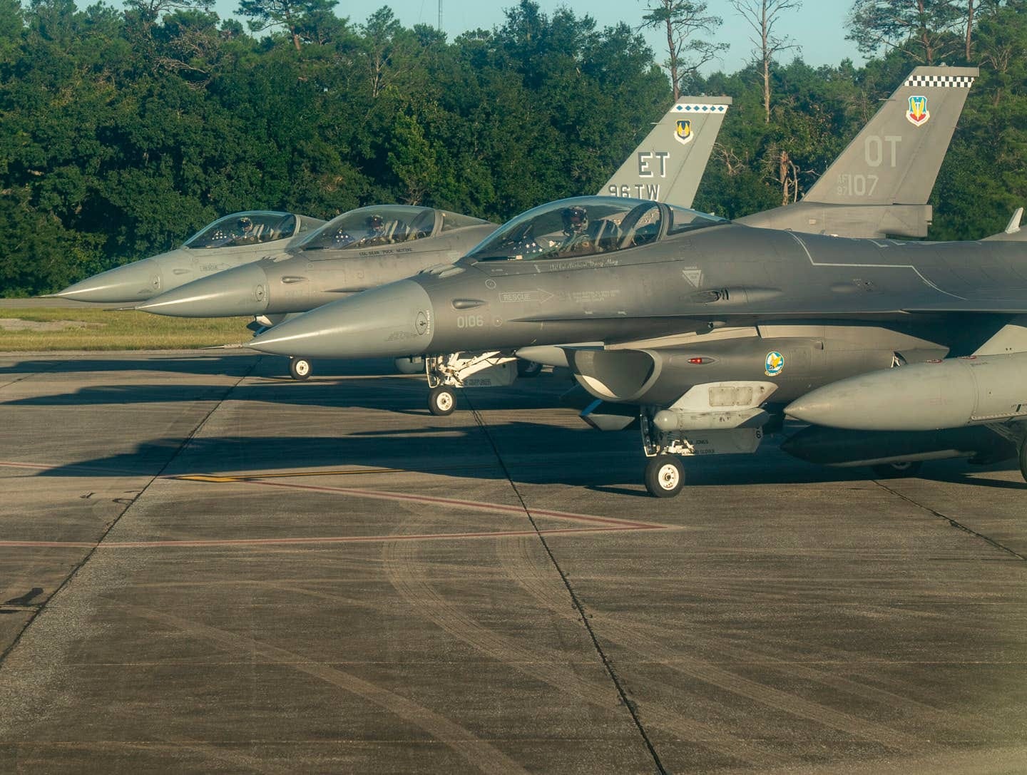 A trio of USAF Block 50 F-16Cs equipped with both the HTS and Sniper pods ready for a flight. (U.S. Air Force photo by Master Sgt. Tristan McIntire)
