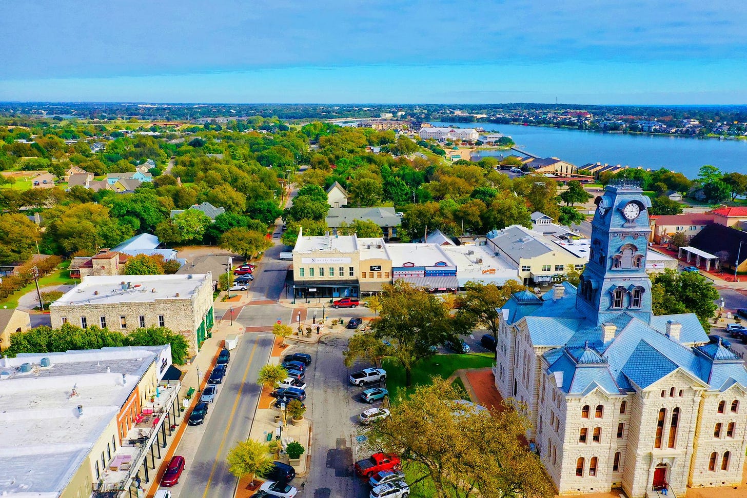 34 Best Small Towns in Texas - Cute Places to Visit in Texas