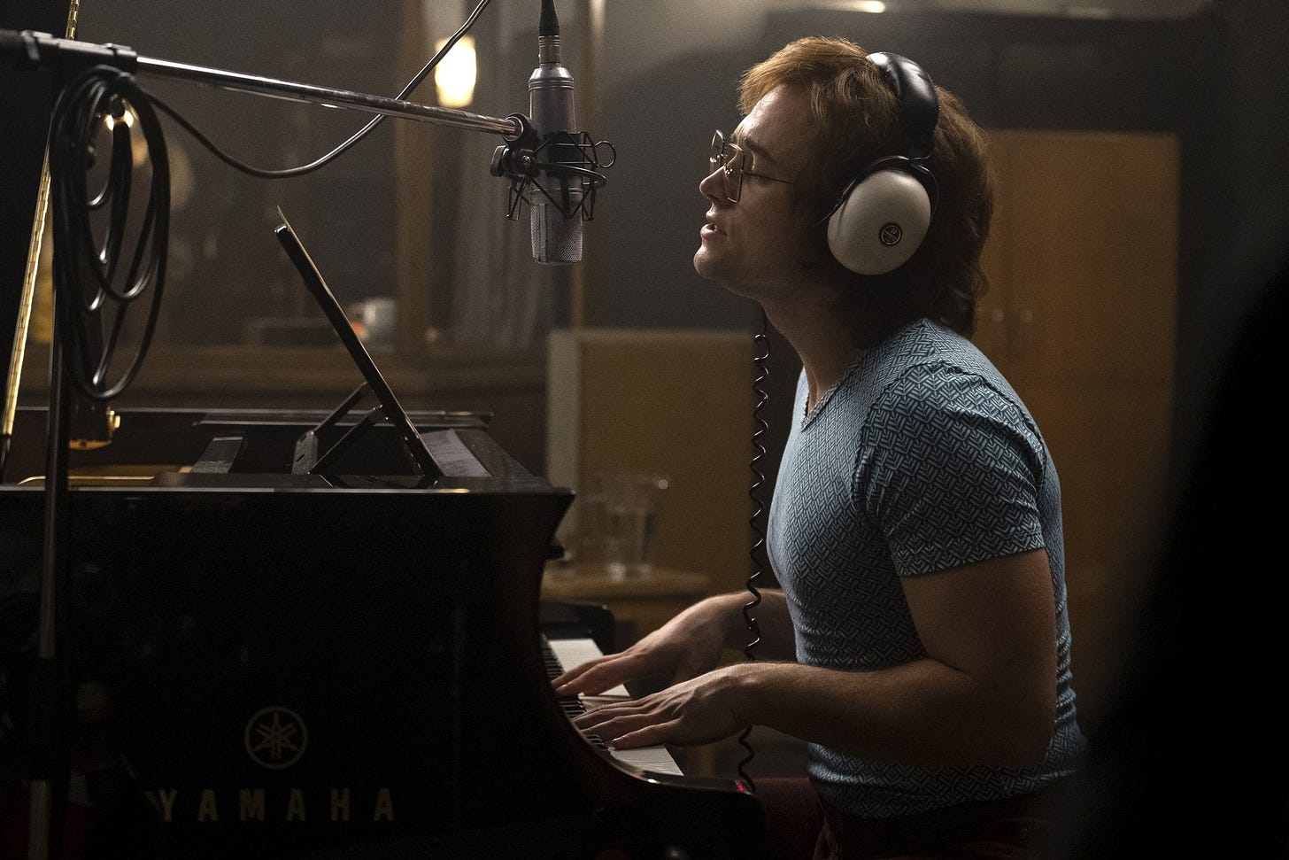 tagon egerton playing piano as elton john movie images 2019