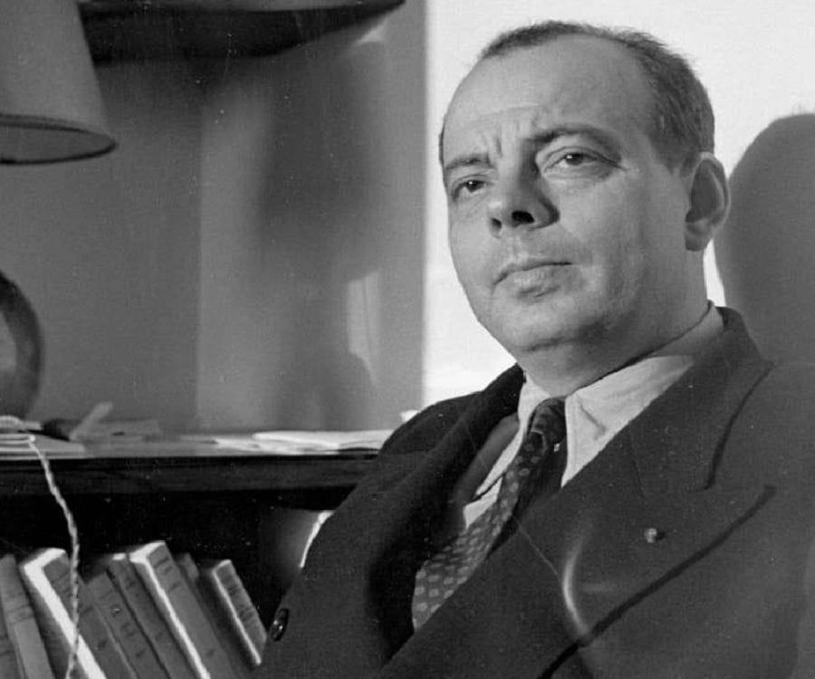 Antoine De Saint-Exupery Biography - Childhood, Life Achievements & Timeline